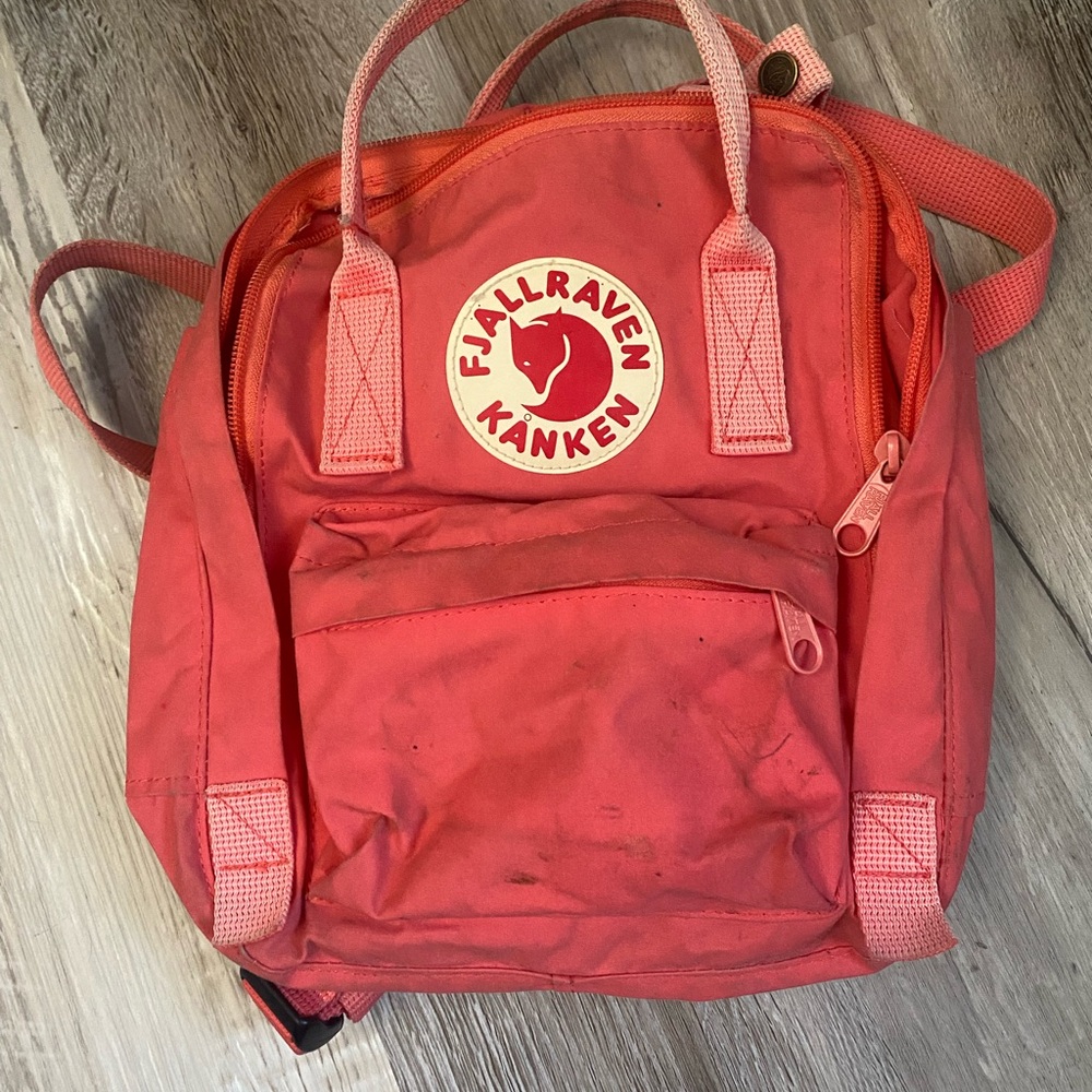 Fjällräven Kånken Mini Backpack in Peach Pink
